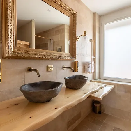 L'avant Gardiste ~ Sauna ~ Jacuzzi ~ Triplex Lejlighed *