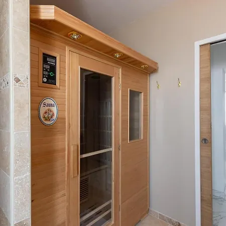 L'avant Gardiste ~ Sauna ~ Jacuzzi ~ Triplex * La Sentinelle