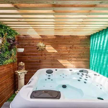 L'avant Gardiste ~ Sauna ~ Jacuzzi ~ Triplex *